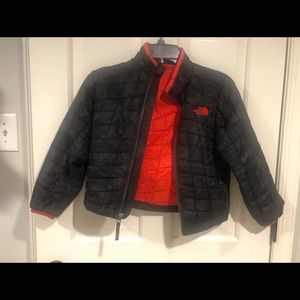 Boys North Face jacket Size XS 6